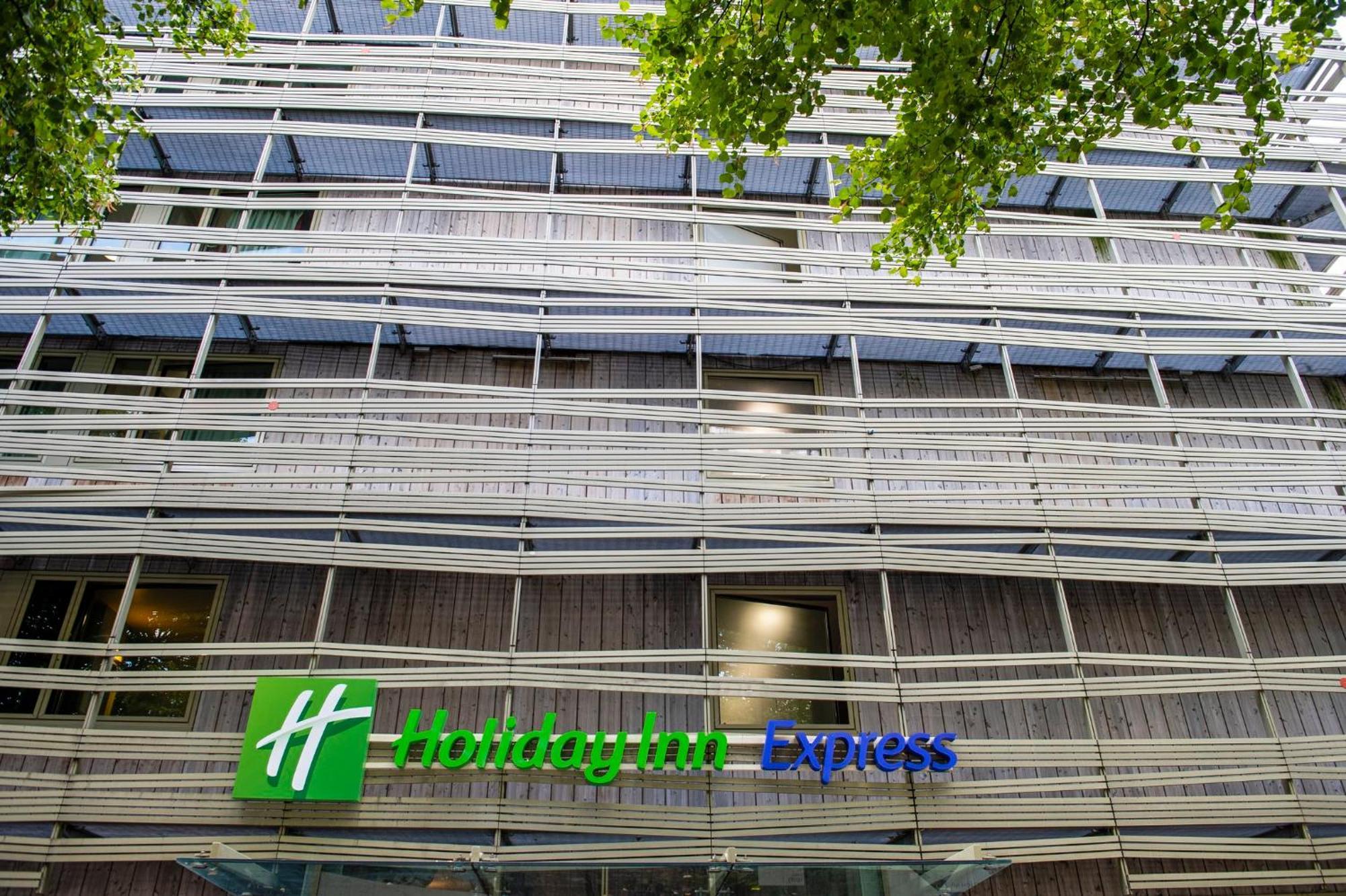 快捷假日巴黎加纳尔德拉维莱特酒店 外观 照片